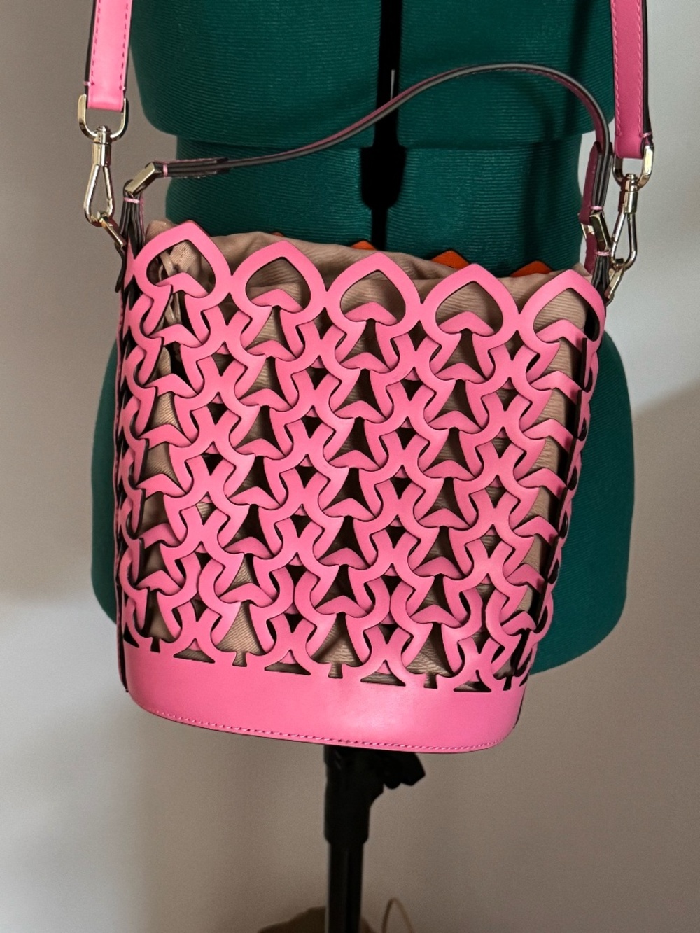 NWT Kate Spade Dorie Small Bucket Bag in Hibiscus Tea / Pink NWOT - Picture 2 of 5